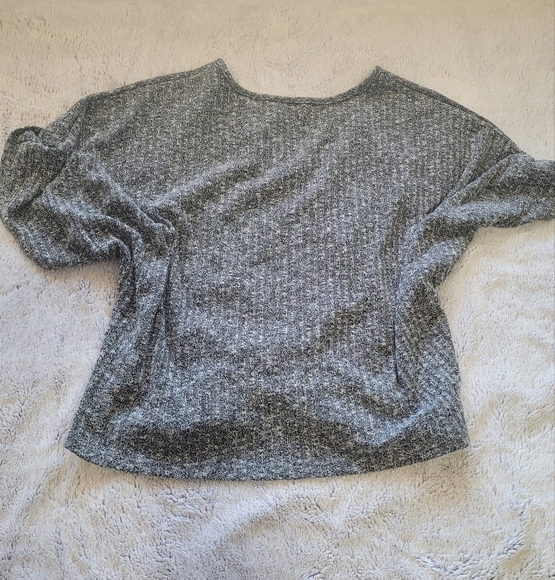 Twist Design Women's Top - Size XL - Picture 2 of 4